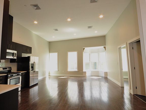 2nd image of 83 Beaver St APT 3A