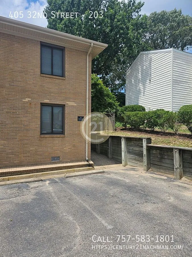 Property MUST be physically viewed before filling out an application. — Photo 2