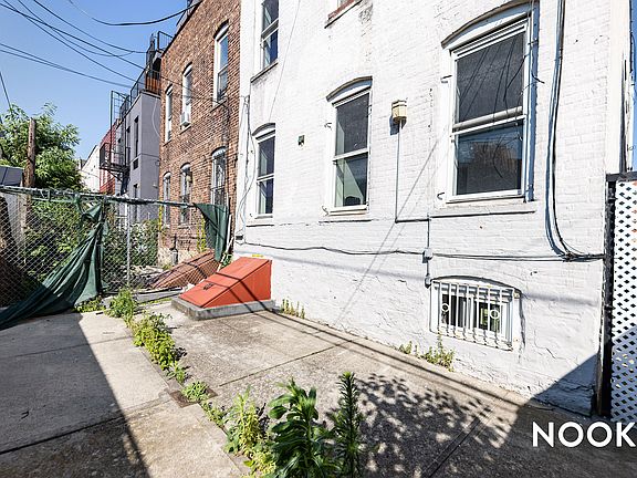 2nd image of 329 Woodbine St #1L