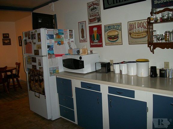 5th image of 909 N Hughes Ave