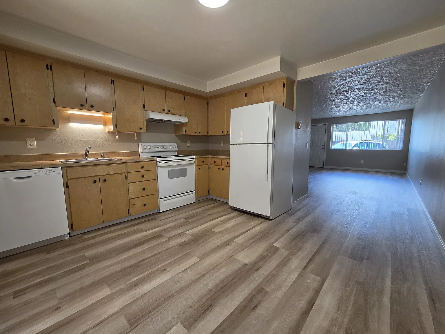 2 bed, 900 sqft, $1,400 — Photo 4