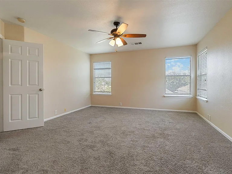 401 Spruce Dr — Photo 25