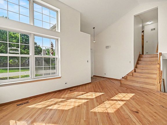 3rd image of 1457 Beaumont Cir