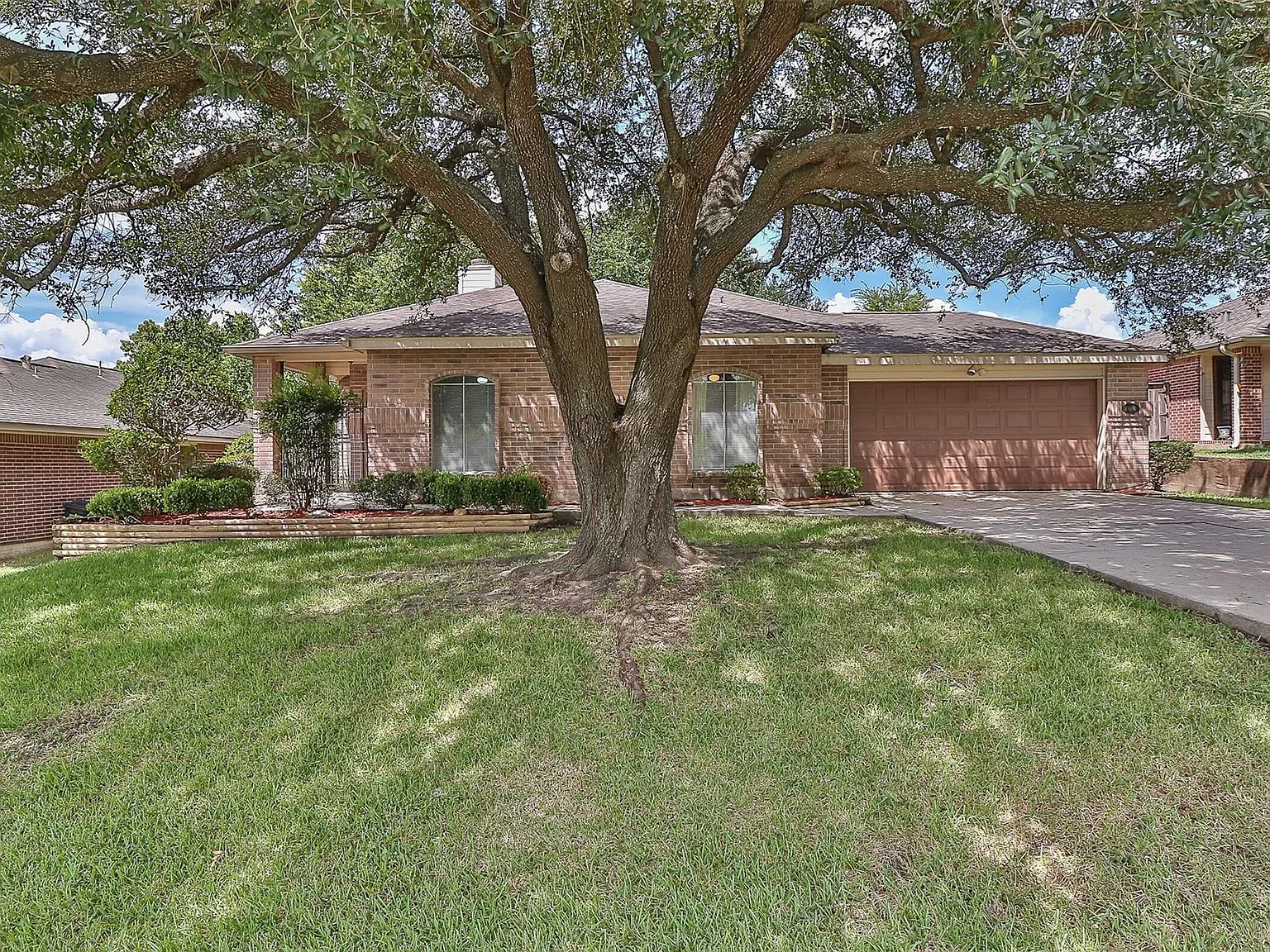 3 bed, 2.0 bath, 1394 sqft, $1,850 — Photo 1