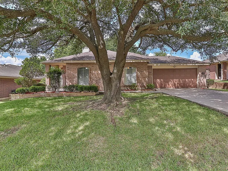 10910 Scenic Dr — Photo 1