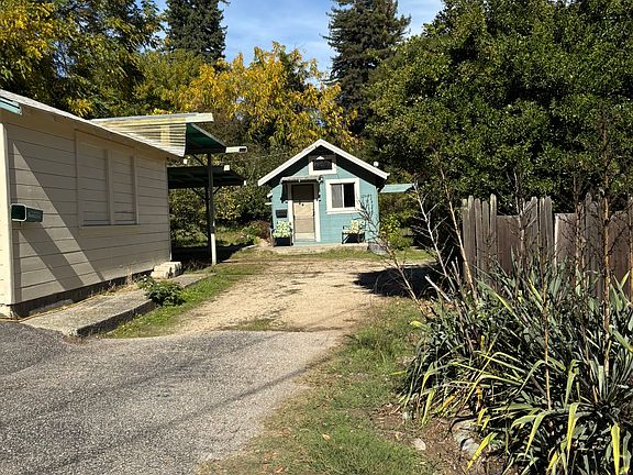 Street view to cottage