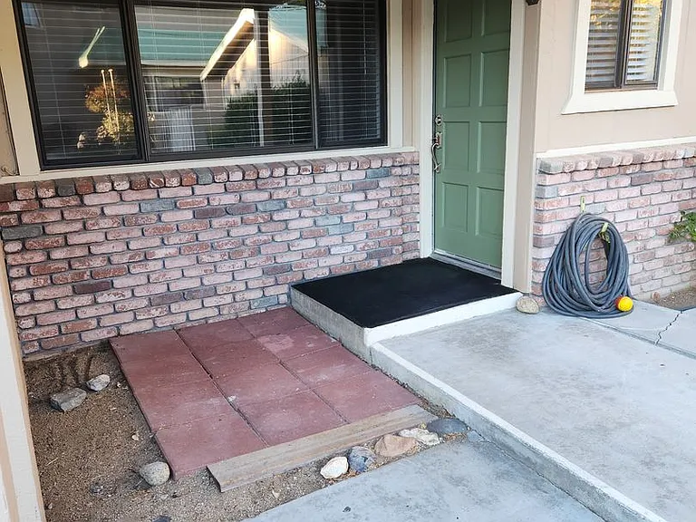 760 W Pine St — Photo 1