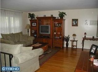 106 Lamp Post Ln, Cherry Hill, NJ 08003