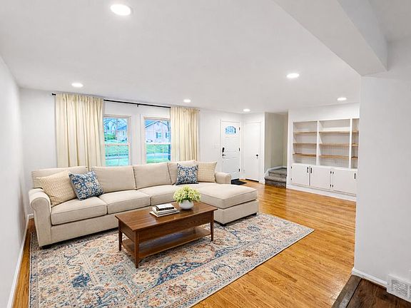 5th image of 1011 Jackson Dr