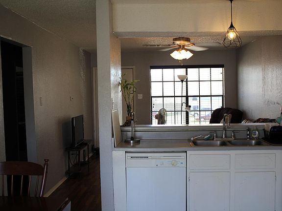 3rd image of 407 Manuel Dr APT D