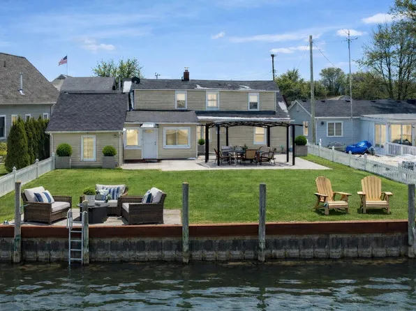 114 Interlochen Dr, Algonac, MI 48001