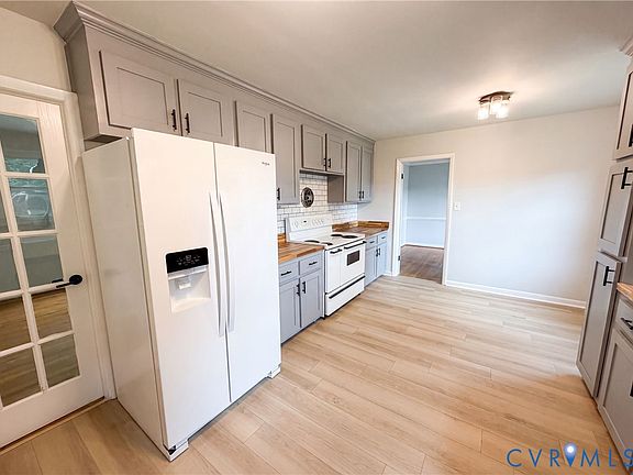 2nd image of 1016 Forest View Dr