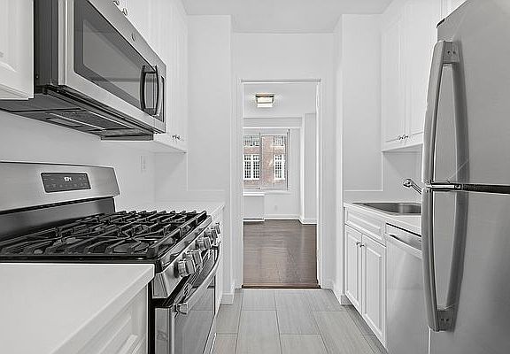 5th image of 254 E 68th St APT 4F