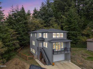 805 SE Crescent Pl, Newport, OR