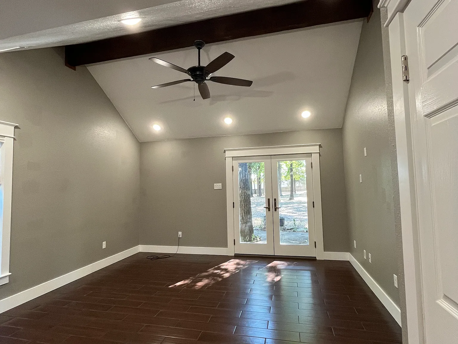 2 bed, 1042 sqft, $1,500 — Photo 2