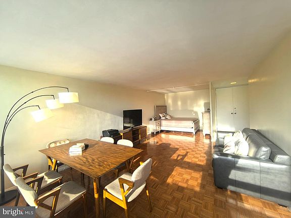 5th image of 4000 N Charles St Unit 508