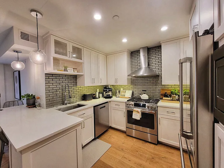 212 Bainbridge St #3 — Photo 7