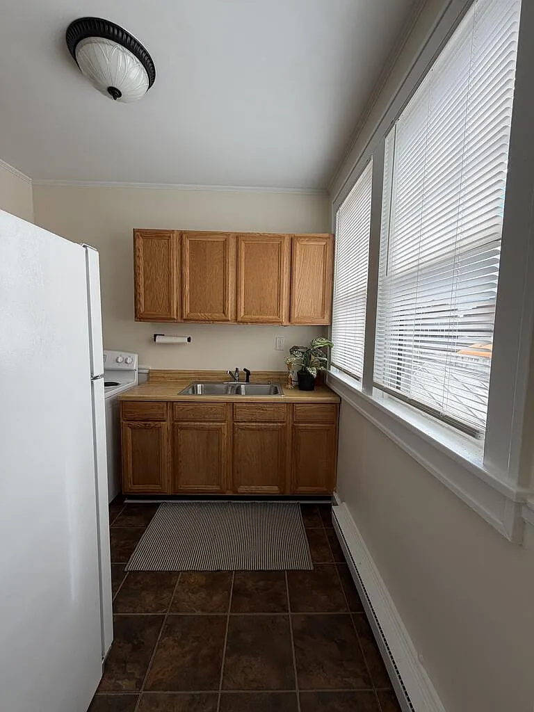 1 bed, 1.0 bath, 550 sqft, $950 — Photo 2