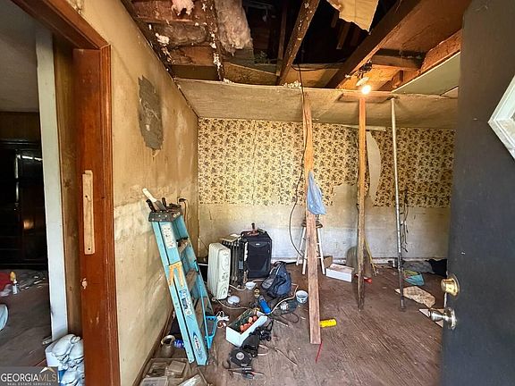 5th image of 111 W Mimosa Dr