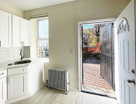 4th image of 32 Woodhull St #1