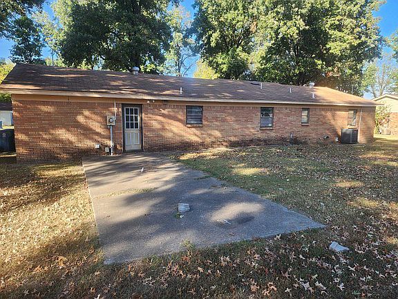 2nd image of 707 E Patricia Dr