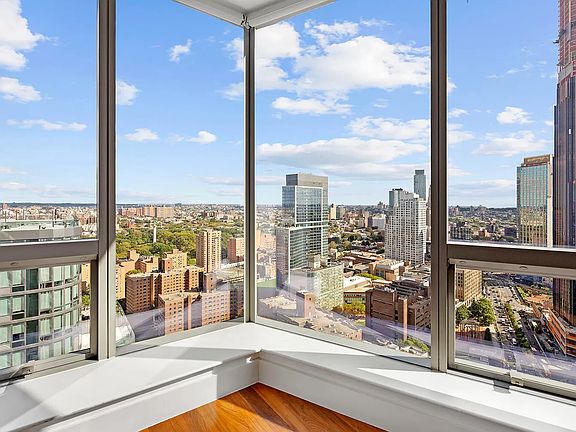 3rd image of 150 Myrtle Ave Penthouse 3207