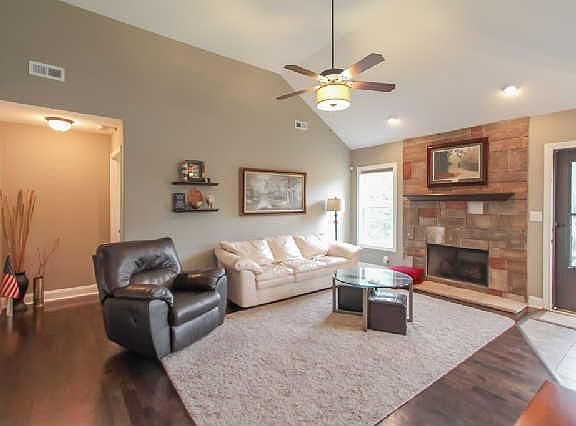 3rd image of 957 Ernest Stewart Dr