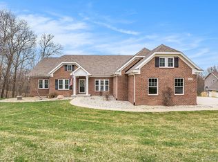 9119 Marsh View Dr, Fenton, MI 48430