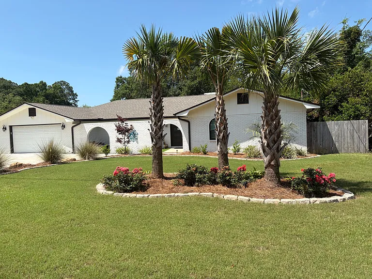 Florida stytle front yard
