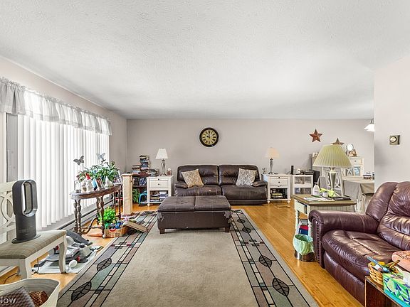 2nd image of 129 Hidden Tree Ln
