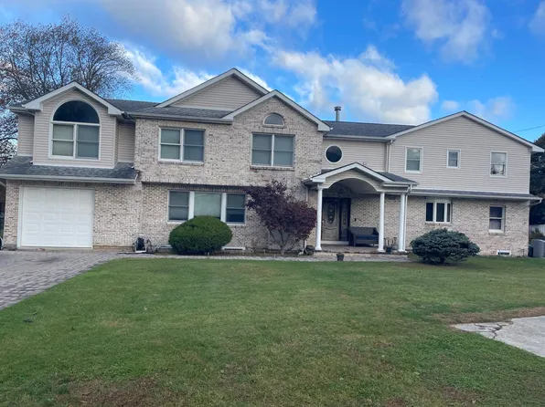 27 Deer Park Rd, Huntington, NY 11743