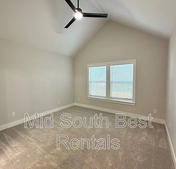 209 N Madison St — Photo 2