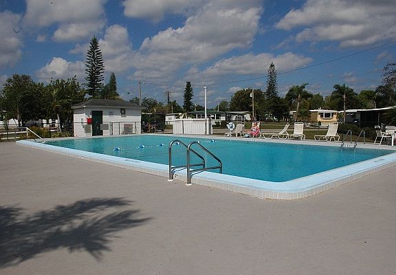 5th image of 381 Zebra Dr #381
