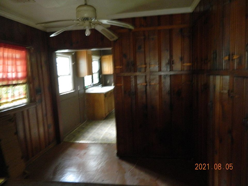2nd image of 708 3rd St SE