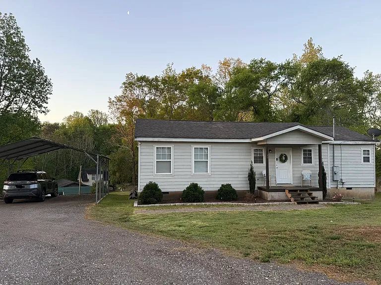 26 Henderson Ave — Photo 1