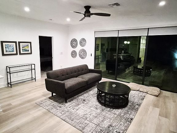 5th image of 10933 Preachers Cove Ln