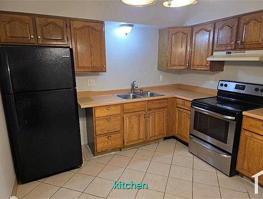 3rd image of 130 S Clarendon St APT 4