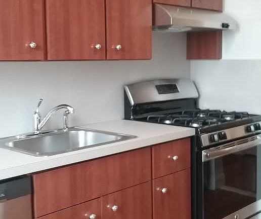 4th image of 6850 Burns St