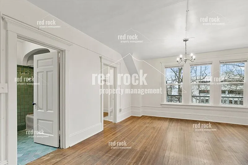 1 bed, 1.0 bath, 800 sqft, $950 — Photo 1