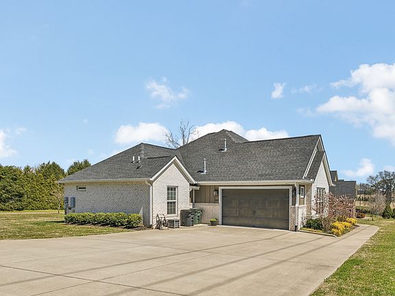 2nd image of 100A Saint Andrews Dr