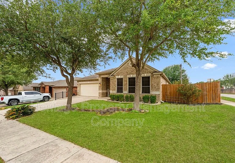 141 Springtree Blf — Photo 35