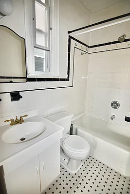 Rented by Bohemia Realty Group | media 7