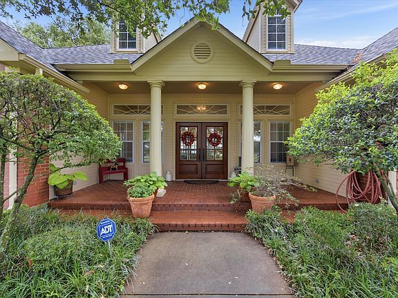 2nd image of 210 Martinek Ln