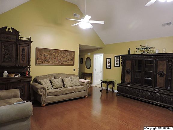 5th image of 212 Deerfoot Dr