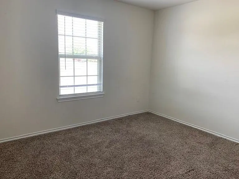 814 Rustic Meadows Trl — Photo 8