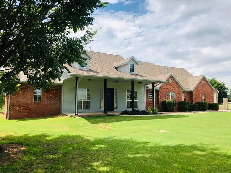 4205 S Telephone Rd — Photo 2