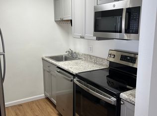 1217 El Kay Ct APT 30, Highland, IL 62249