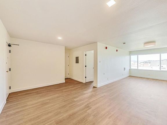 3rd image of 4350 Kirkham St Unit 302