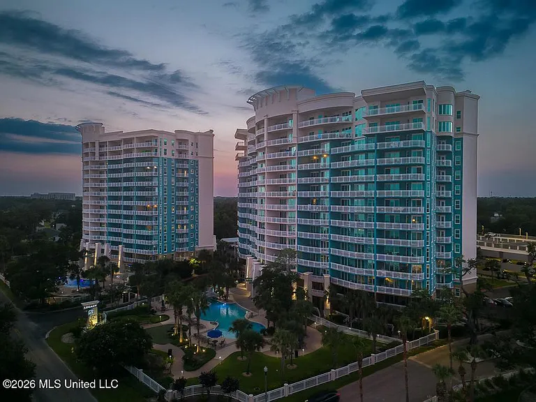 2230 Beach Dr #301 — Photo 33