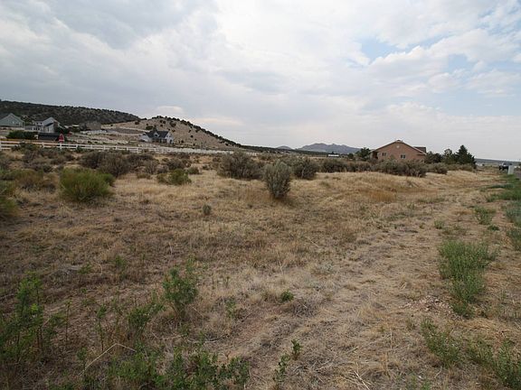 2nd image of 1425 N Paiute Ave